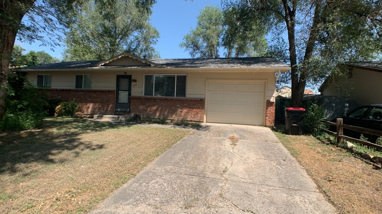 343 Rosewood Dr
