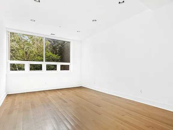 219 Withers St - Photo 3 of 8