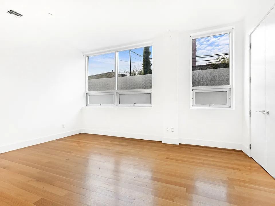 219 Withers St - Photo 4 of 8