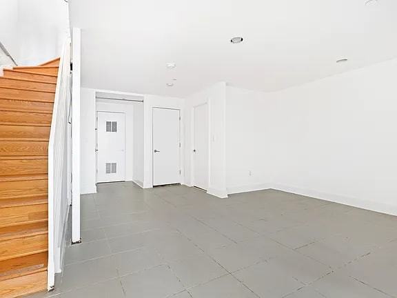 219 Withers St - Photo 5 of 8