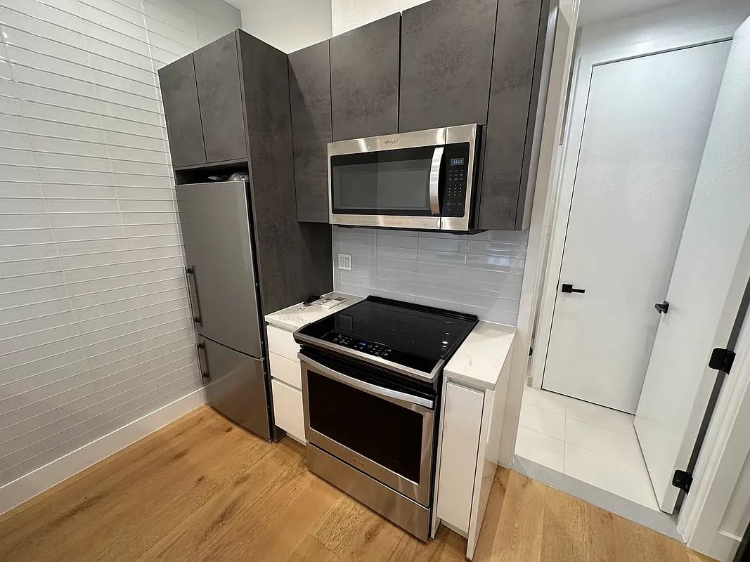 256 Winthrop St - Photo 3 of 10
