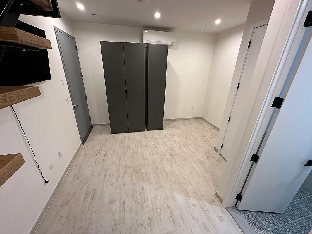 256 Winthrop St - Photo 6 of 10