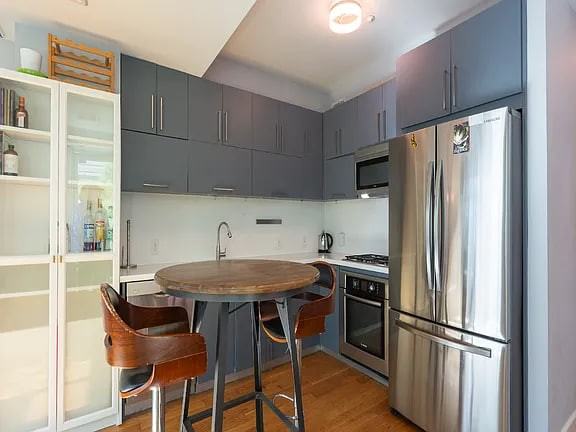 218 N 8th St - Photo 3 of 9