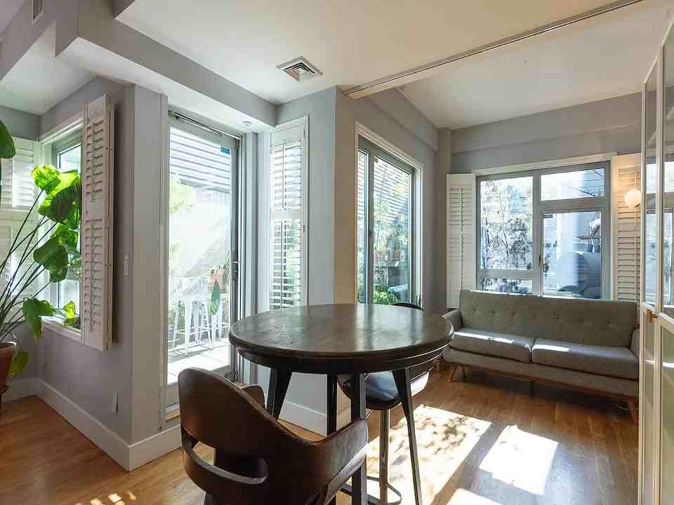 218 N 8th St - Photo 4 of 9