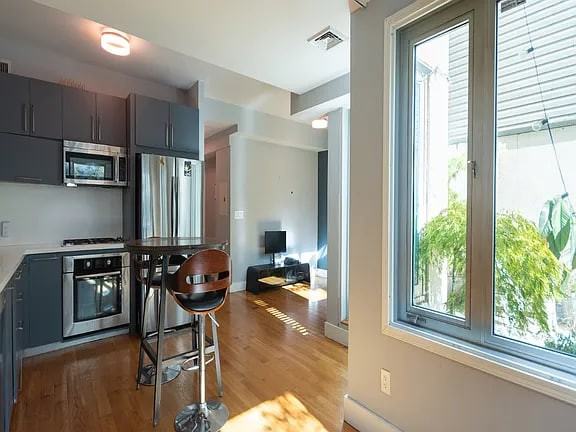 218 N 8th St - Photo 5 of 9