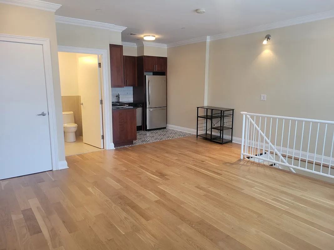 75 Kingsland Ave - Photo 3 of 10