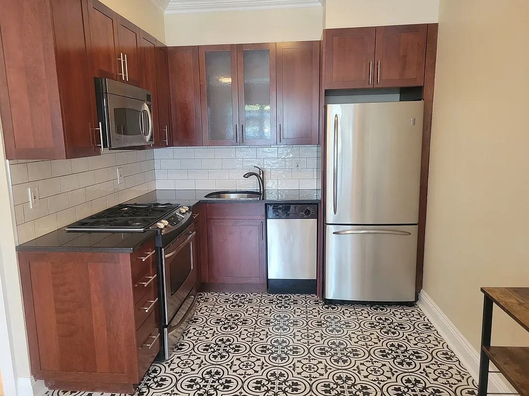 75 Kingsland Ave - Photo 5 of 10