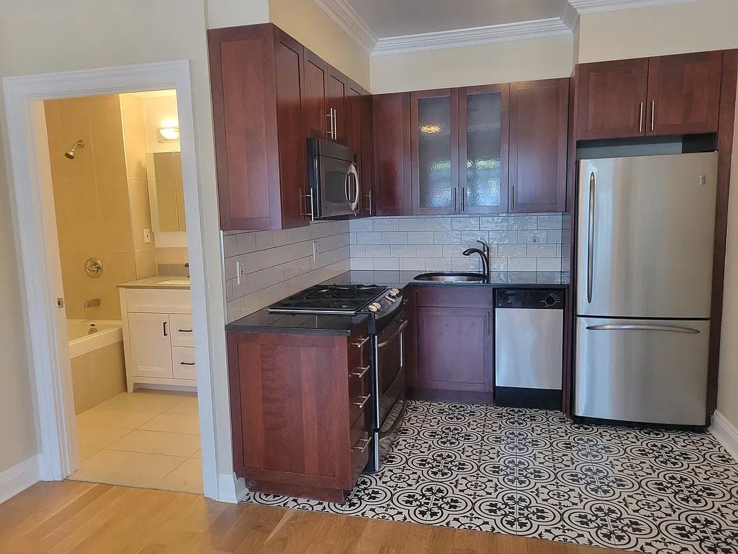 75 Kingsland Ave - Photo 6 of 10