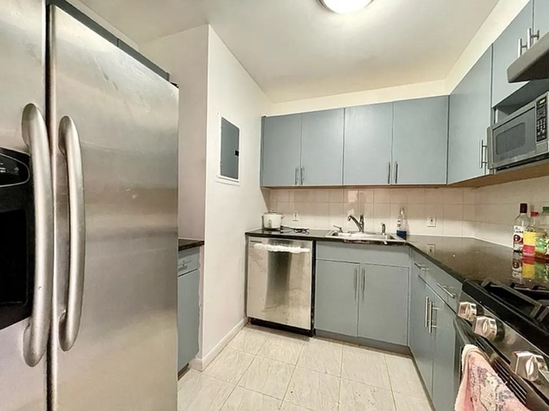 863 50th St - Photo 2 of 7