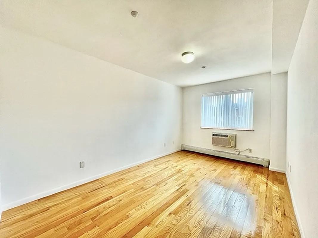 863 50th St - Photo 5 of 7