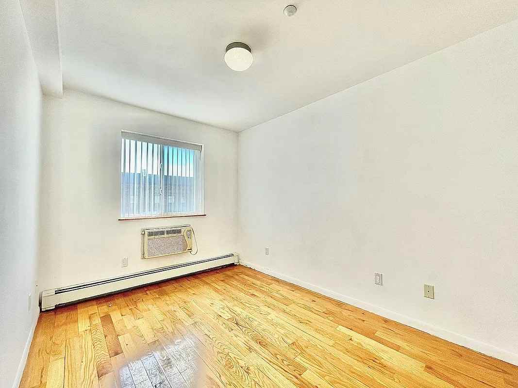 863 50th St - Photo 6 of 7