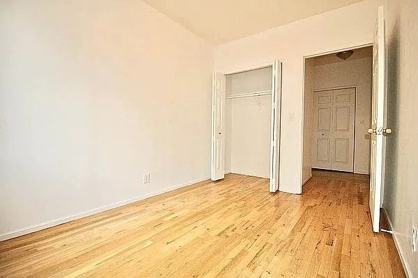 278 Willoughby Ave - Photo 4 of 13