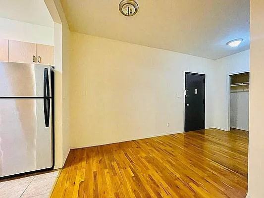 278 Willoughby Ave - Photo 7 of 13