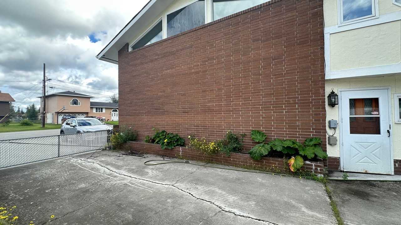 2591 Riverview Dr - Photo 3 of 15