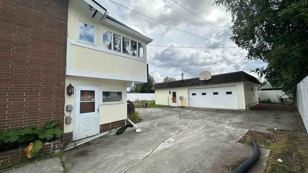 2591 Riverview Dr - Photo 4 of 15