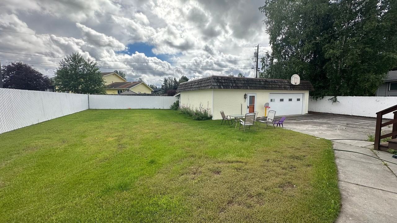 2591 Riverview Dr - Photo 5 of 15