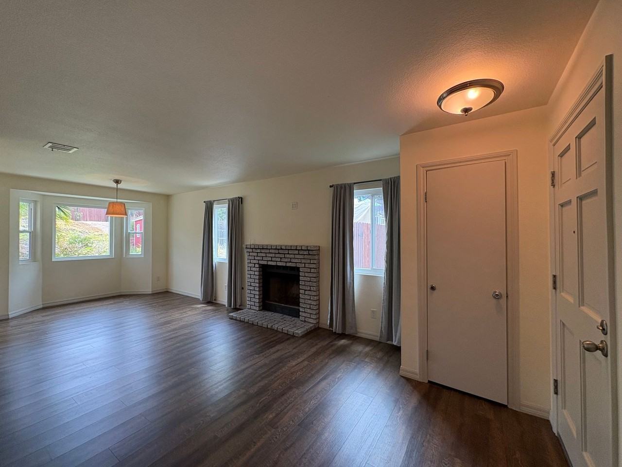 2104 N Mammoth Pl - Photo 4 of 31