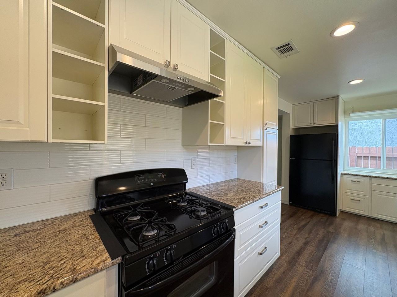 2104 N Mammoth Pl - Photo 6 of 31