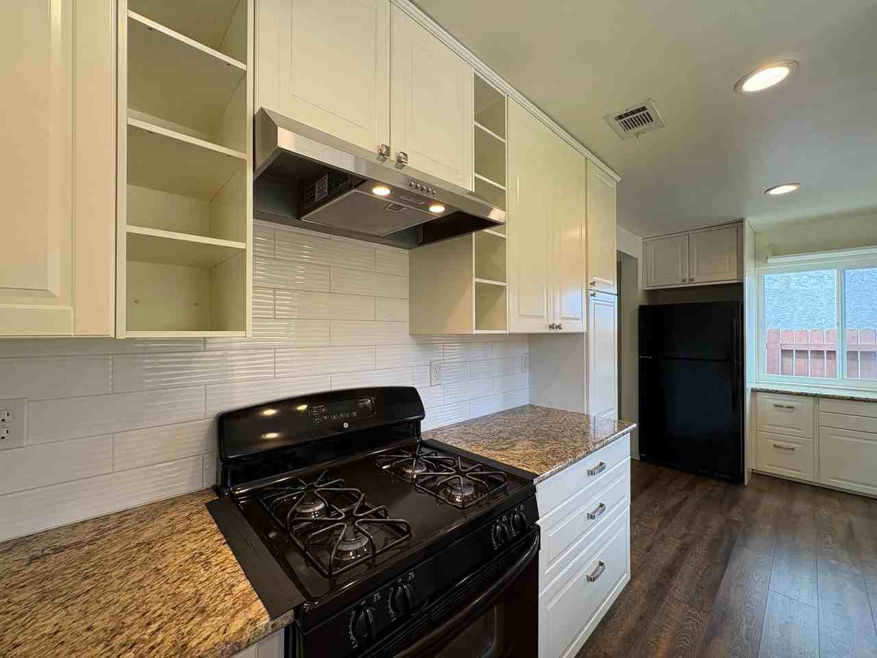 2104 N Mammoth Pl - Photo 7 of 31