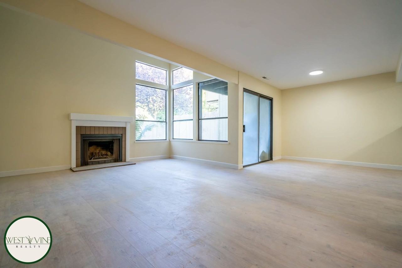 2705 Subec Ln - Photo 2 of 17