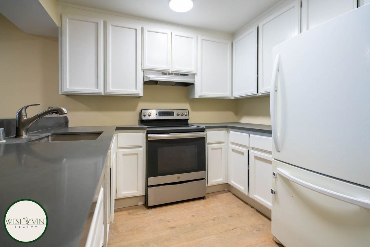 2705 Subec Ln - Photo 5 of 17