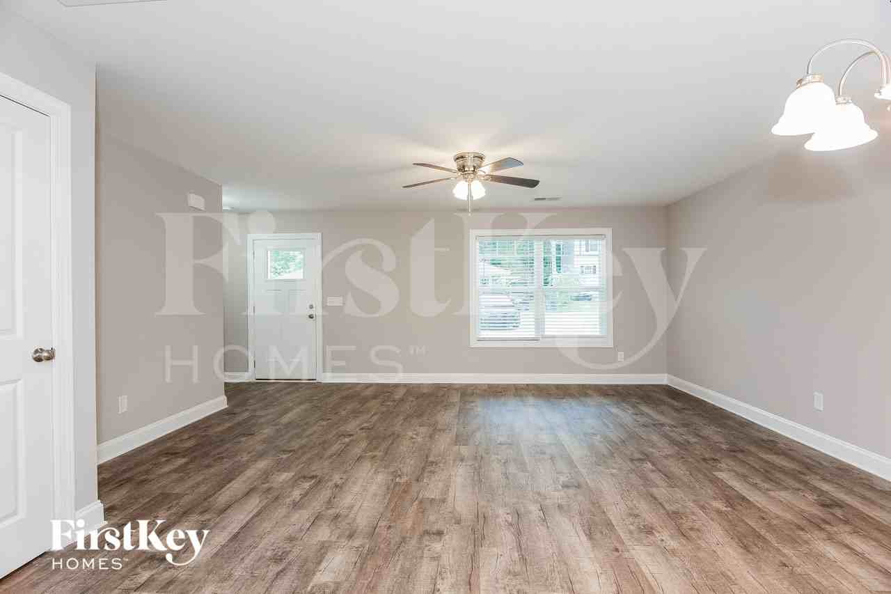 606 N Scruggs St - Photo 3 of 15