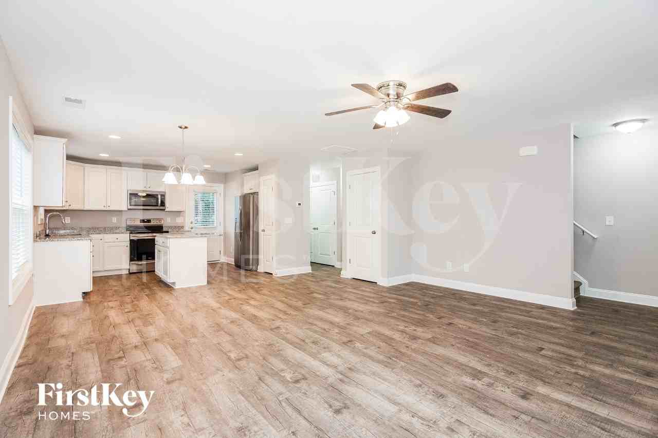 606 N Scruggs St - Photo 4 of 15