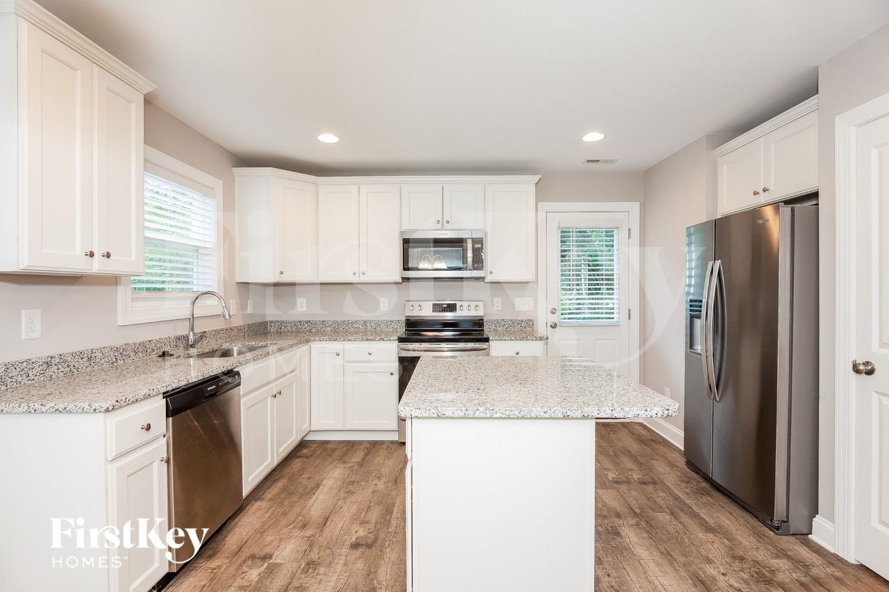 606 N Scruggs St - Photo 5 of 15