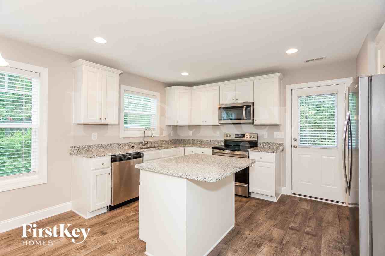 606 N Scruggs St - Photo 6 of 15
