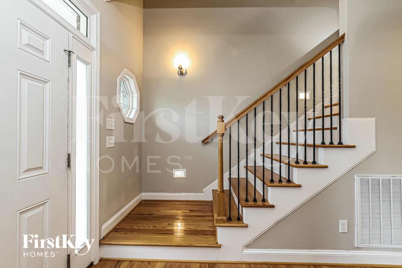 350 Prescott Dr - Photo 4 of 19