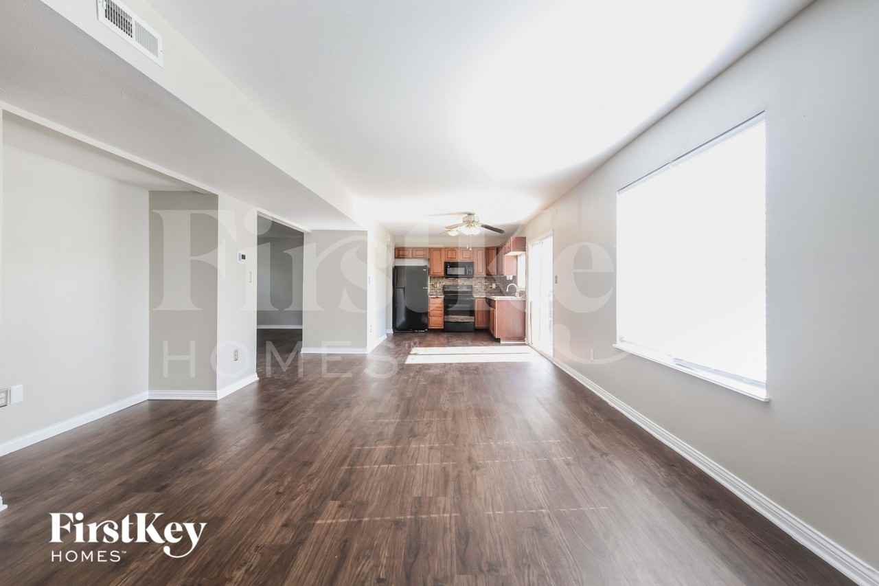 2814 Rothe Ln - Photo 6 of 15