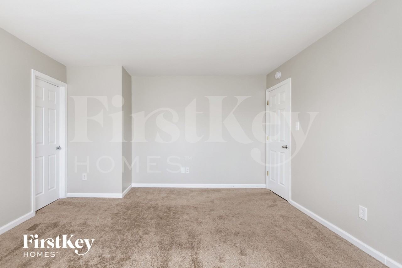 2814 Rothe Ln - Photo 7 of 15