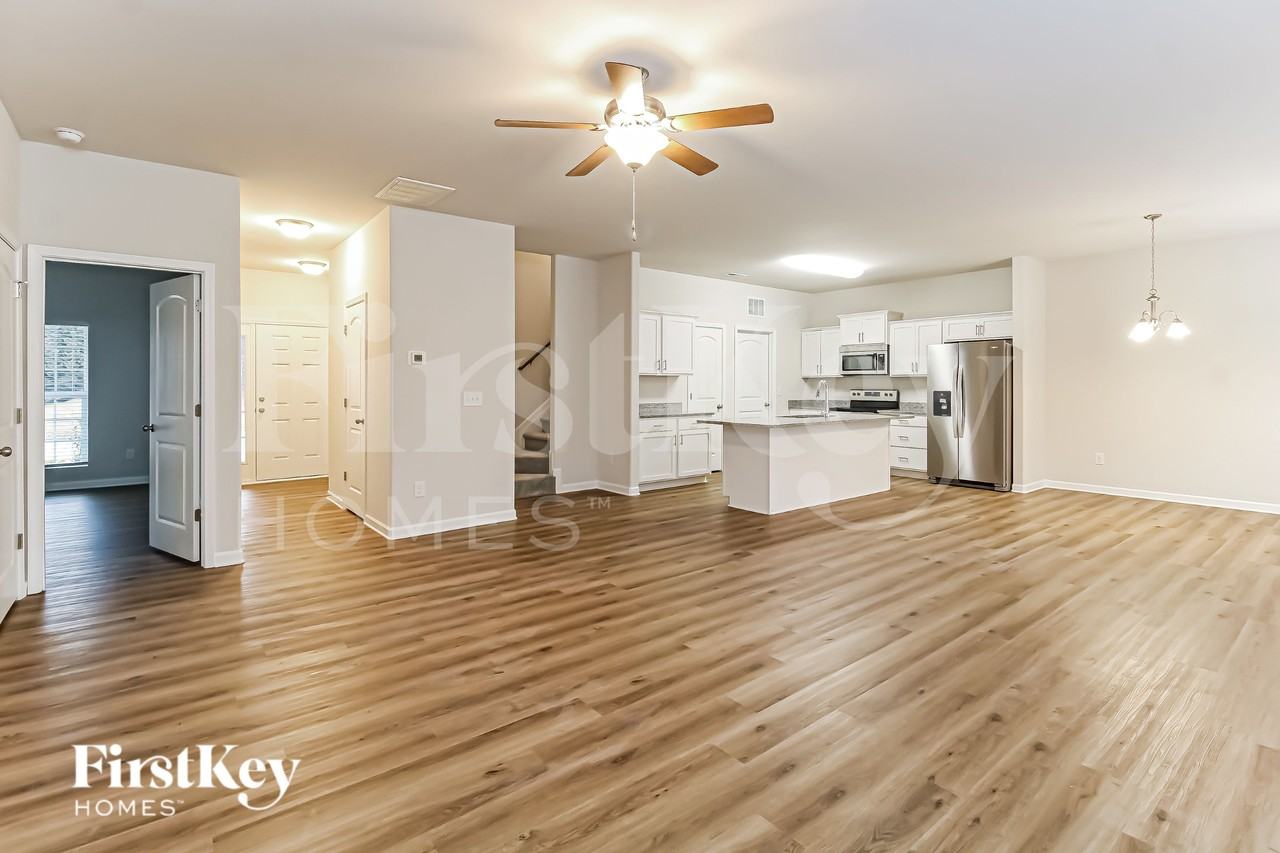 1136 Scarlett Dr - Photo 2 of 18