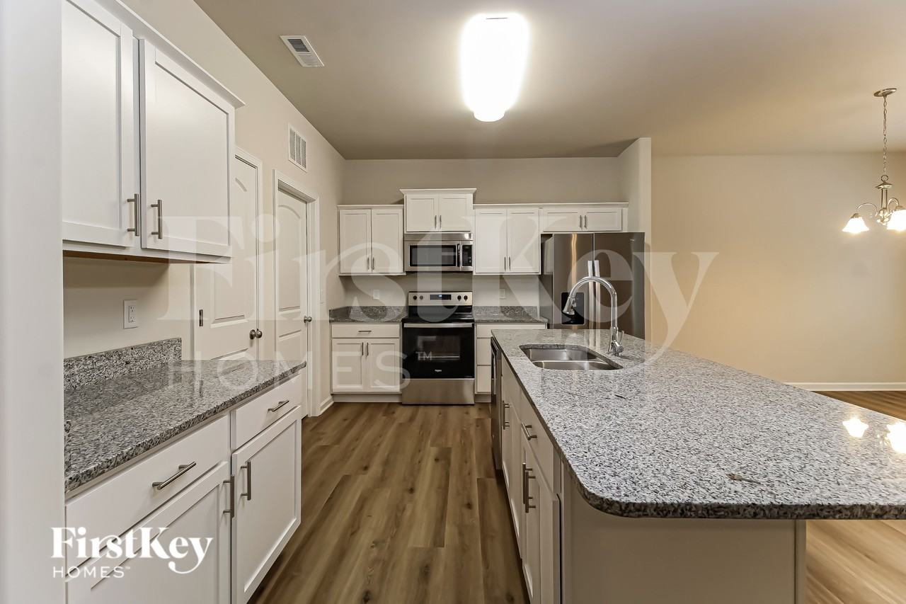 1136 Scarlett Dr - Photo 7 of 18