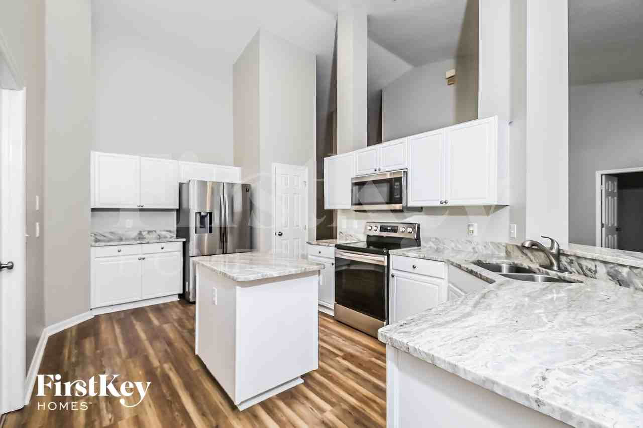 4527 Gentrice Dr - Photo 5 of 16