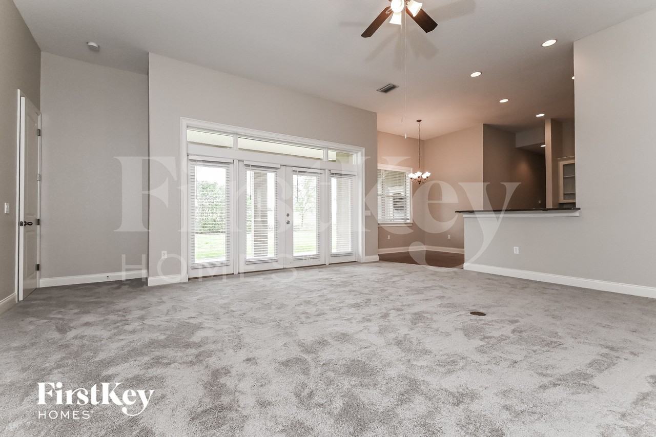 2528 Iris Ann Dr - Photo 2 of 16