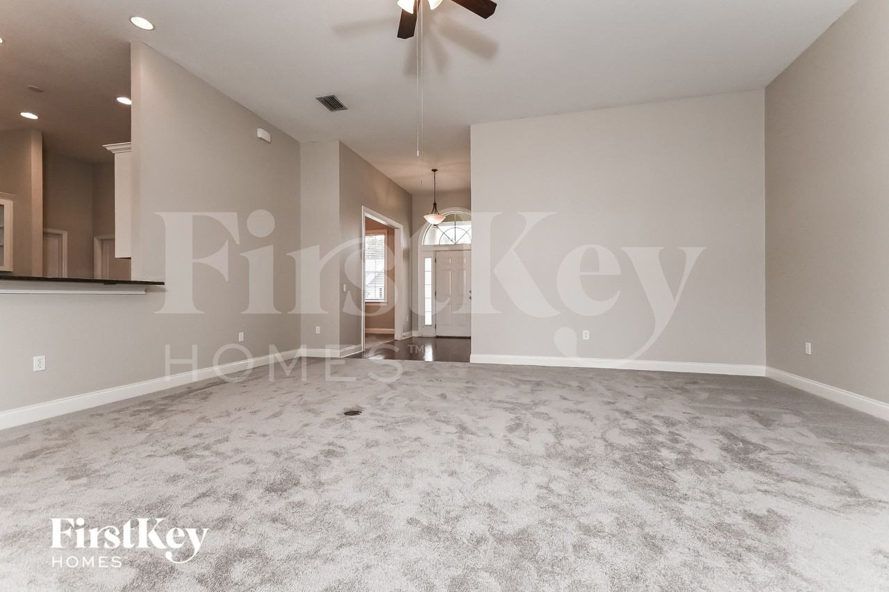 2528 Iris Ann Dr - Photo 3 of 16