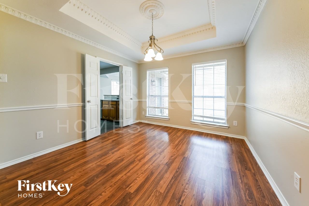 542 Renee Ln - Photo 4 of 15