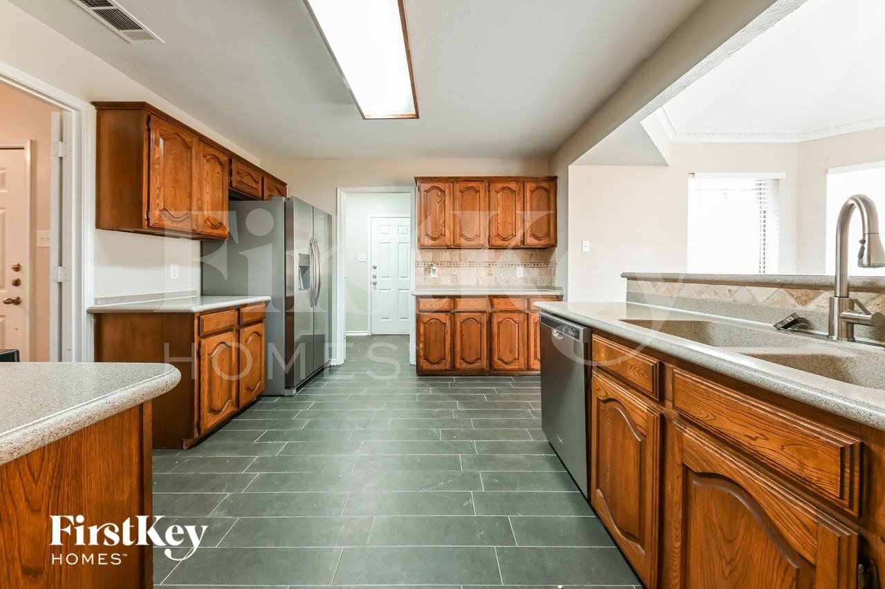 542 Renee Ln - Photo 5 of 15
