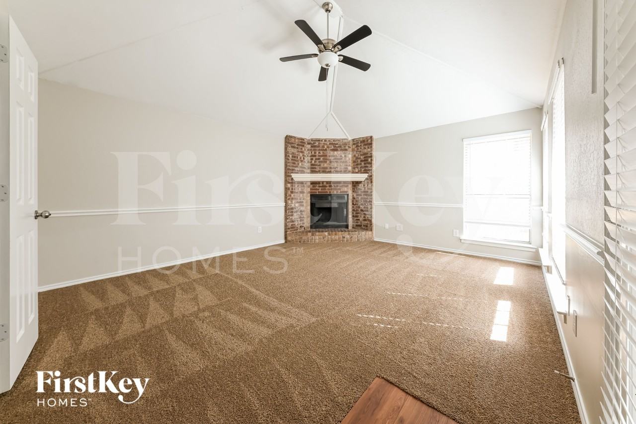 542 Renee Ln - Photo 7 of 15