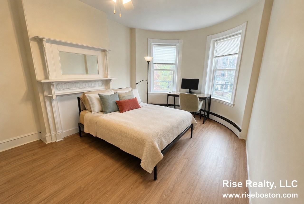 109 Windsor St #4 - Photo 2 of 13