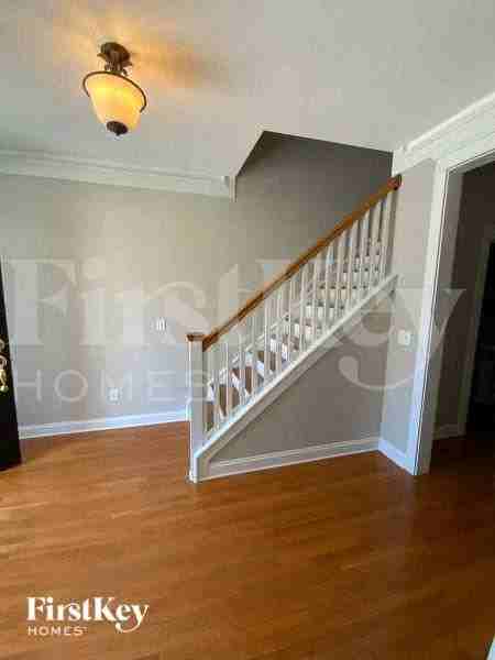 205 Barberry St - Photo 3 of 10