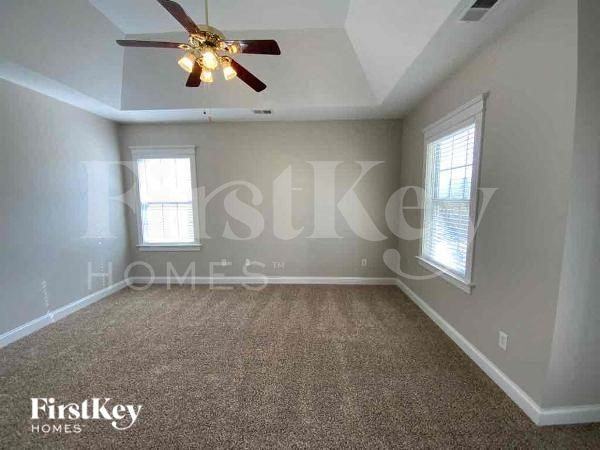 205 Barberry St - Photo 7 of 10