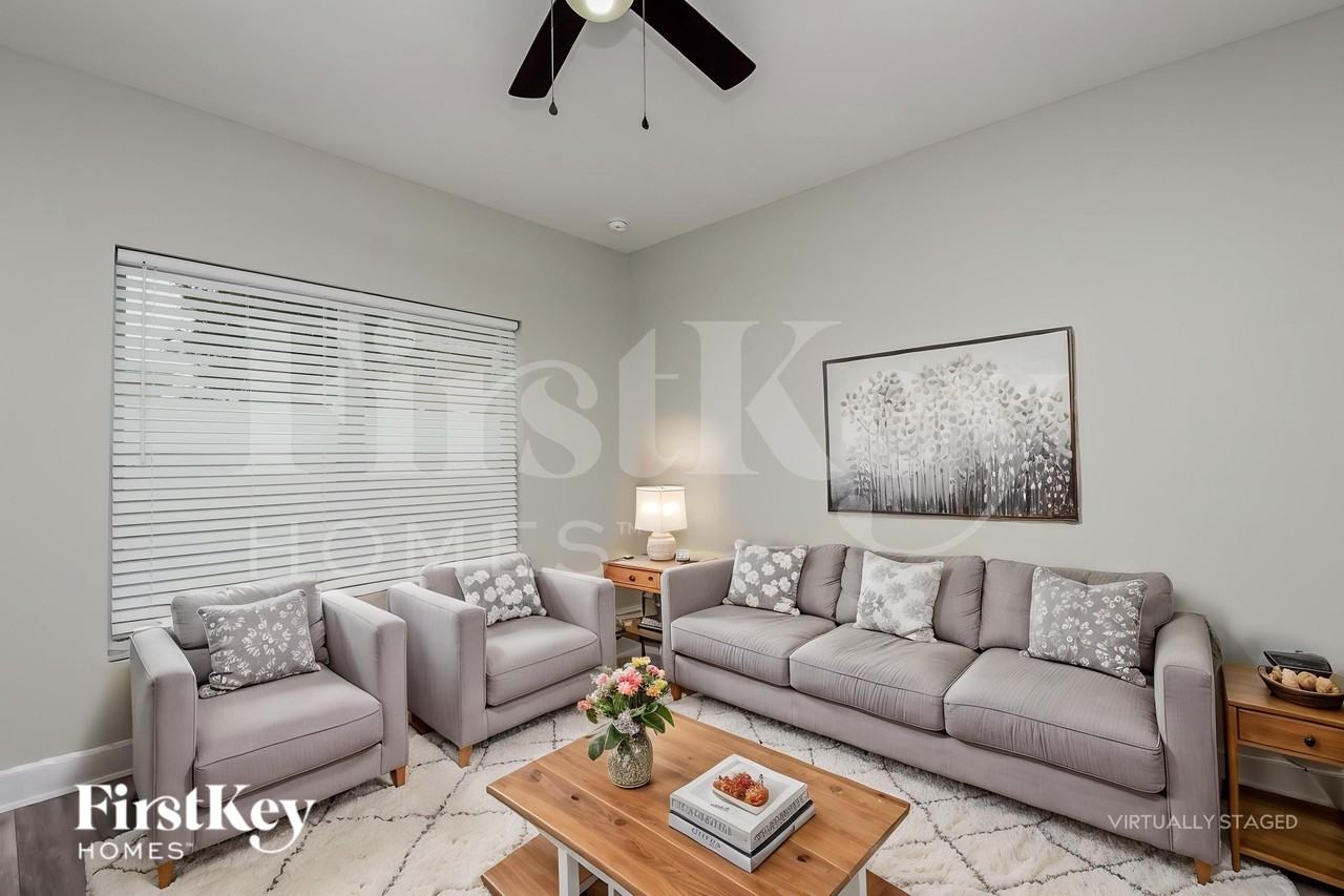 347 Ironwood Dr - Photo 4 of 19