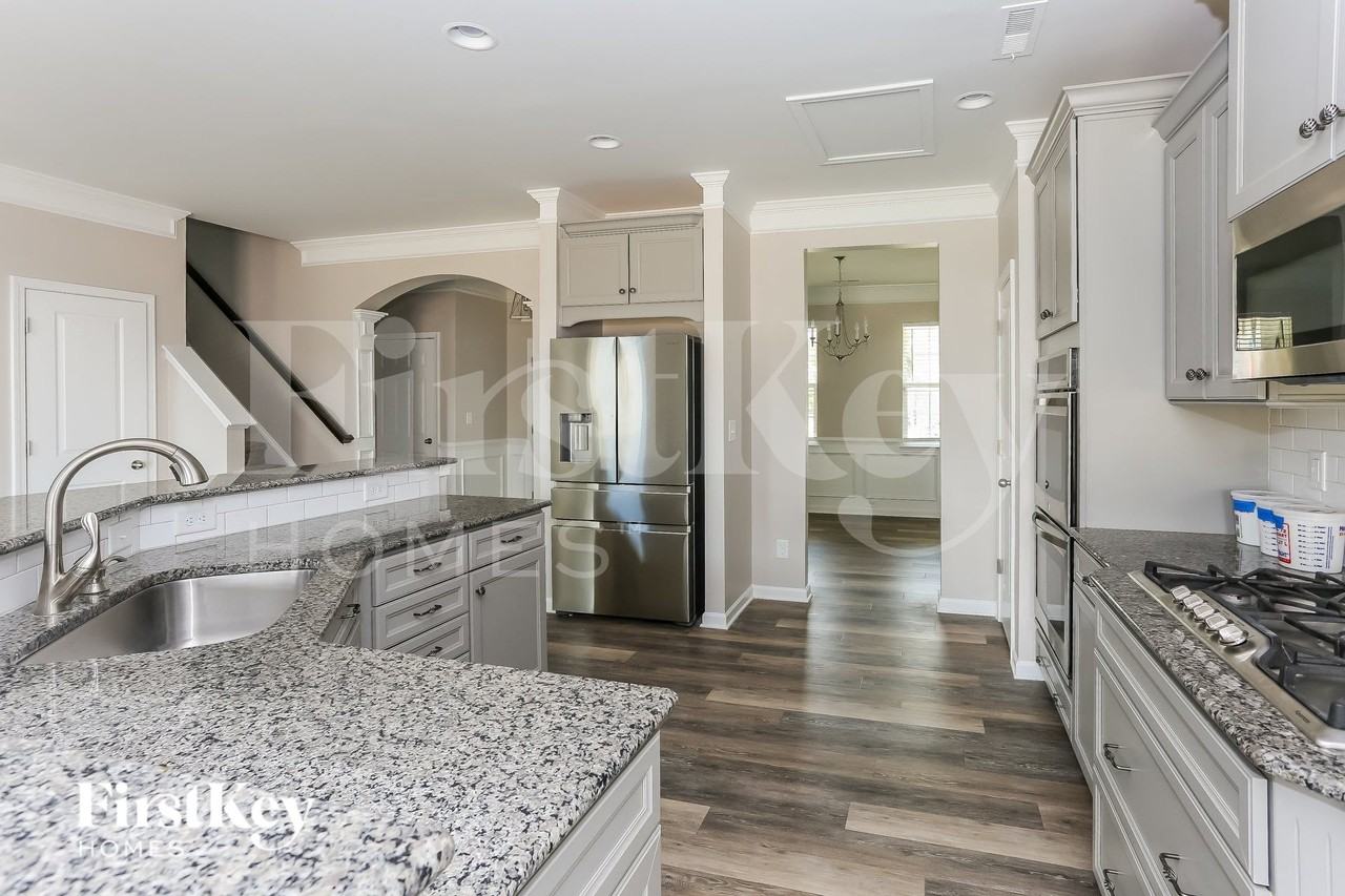 140 Kingston Dr - Photo 6 of 15