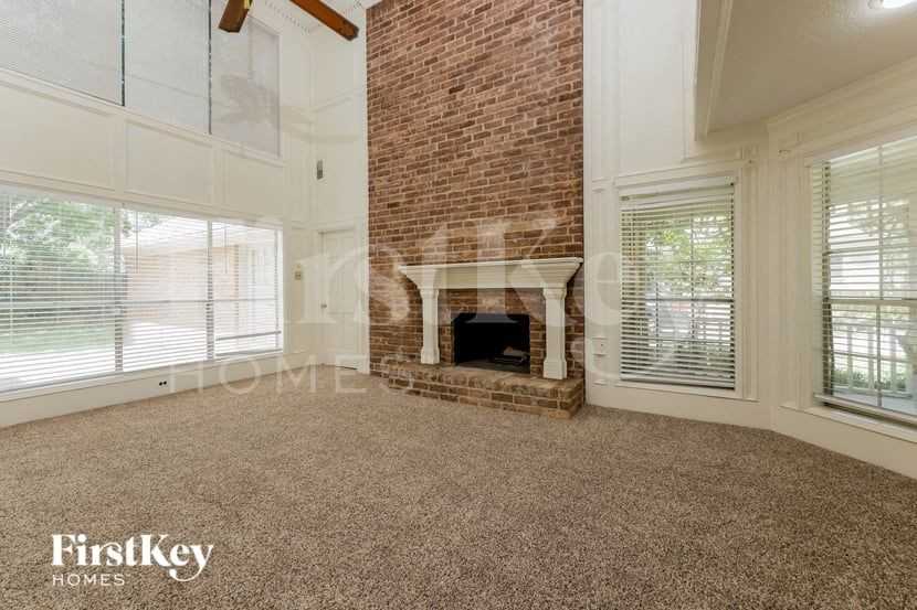 8334 Burwood Park Dr - Photo 3 of 15