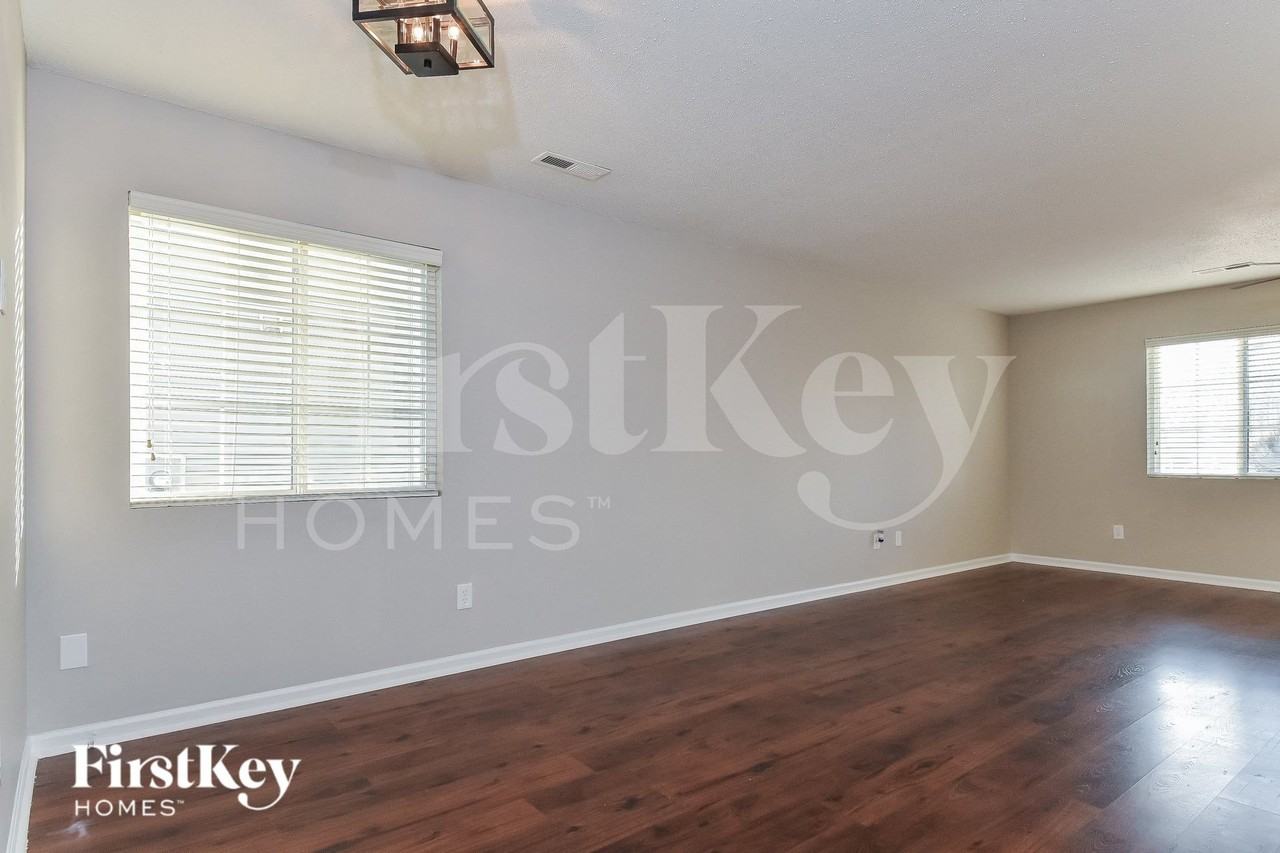 5004 Emberly Dr - Photo 3 of 15