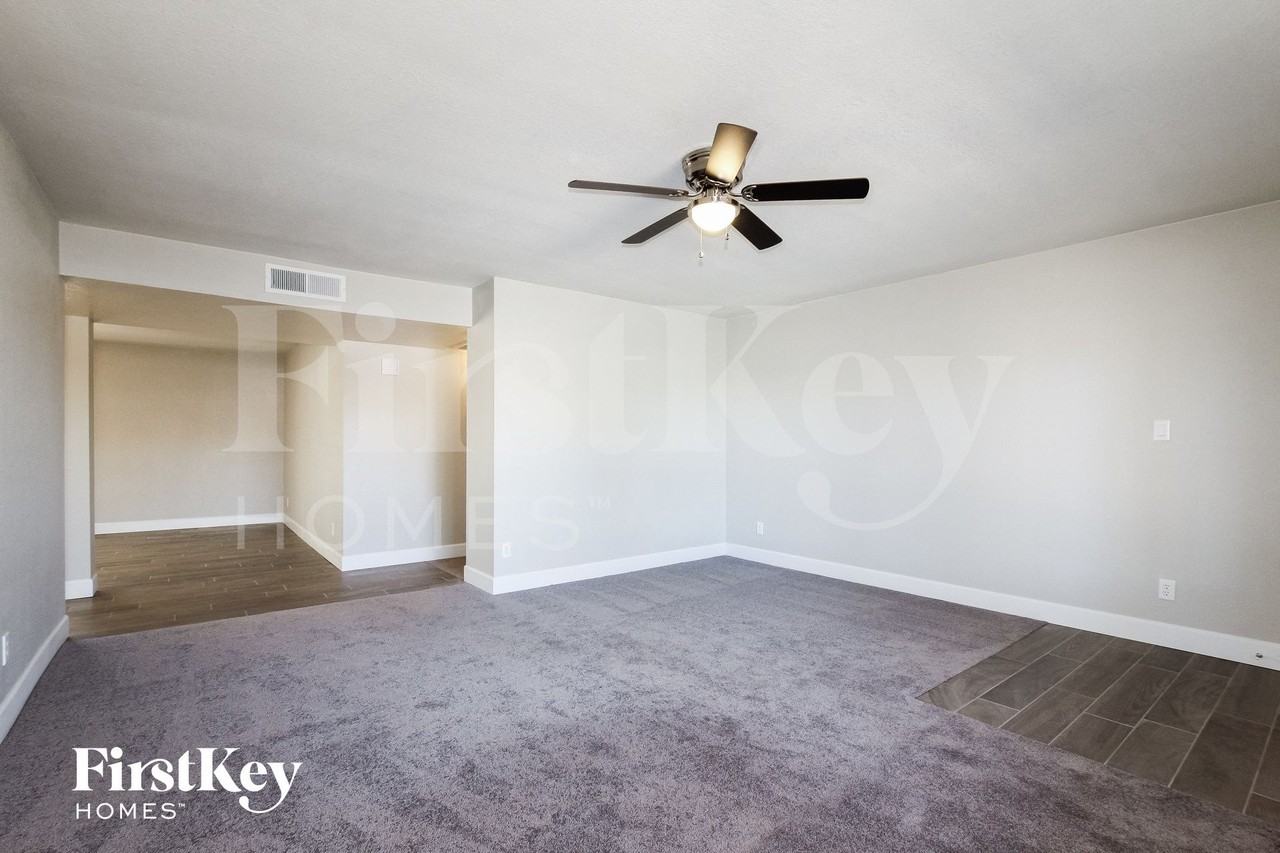 19217 N 15th Ave - Photo 2 of 14