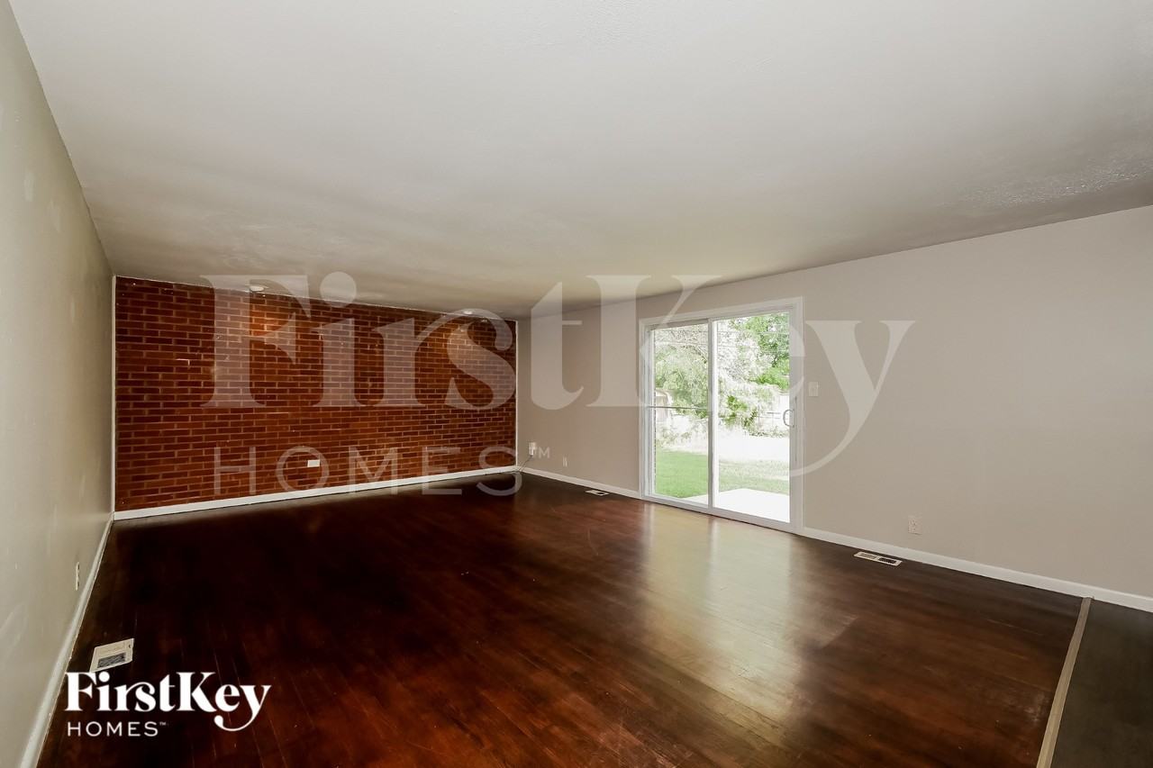 9420 Shenandoah Dr - Photo 5 of 16