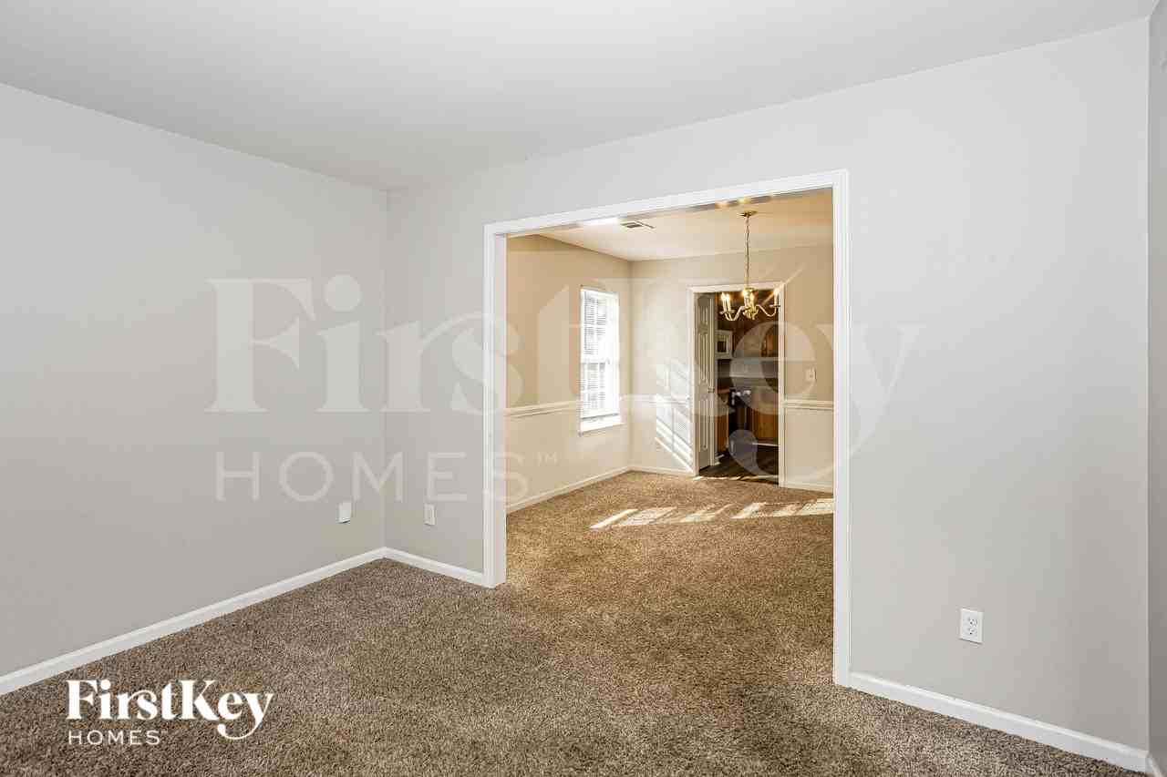 8605 Royal Bluff Dr - Photo 5 of 19